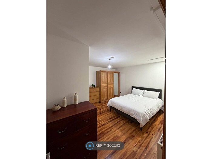 1 Bedroom Flat To Rent In Holsworthy House, London, E3