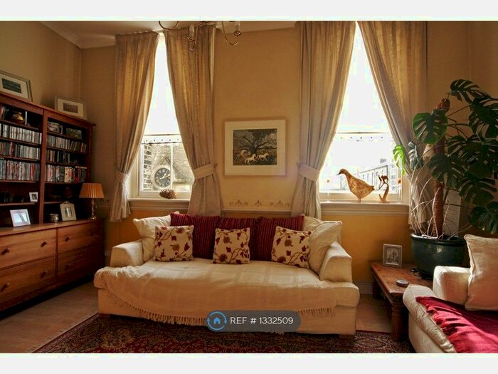 3 Bedroom Flat To Rent In Galton House, London, SE18