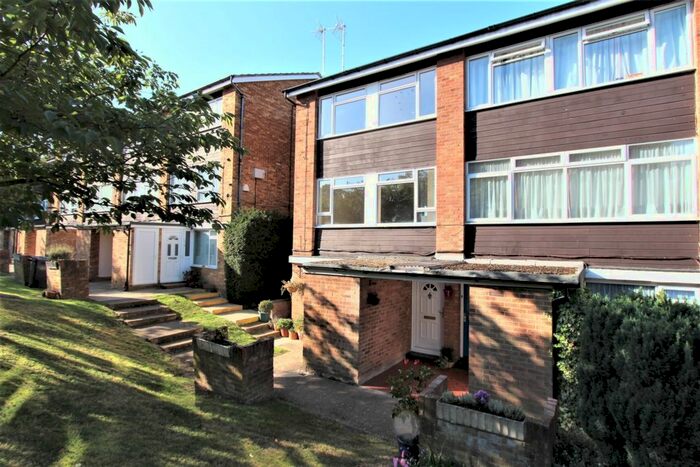 3 Bedroom Maisonette To Rent In Ashdown Drive, Borehamwood, WD6