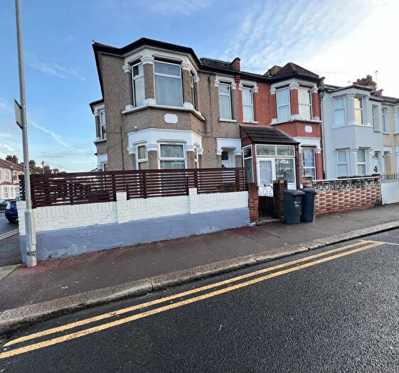 2 Bedroom Flat To Rent In Monteagle Avenue, Barking, IG11