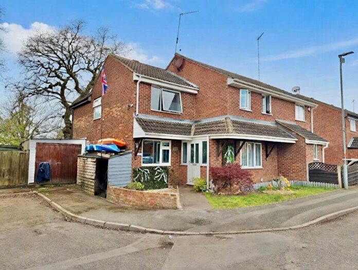 4 Bedroom Semi Detached House For Sale In Redland Drive, Kingsthorpe, Northampton, NN2