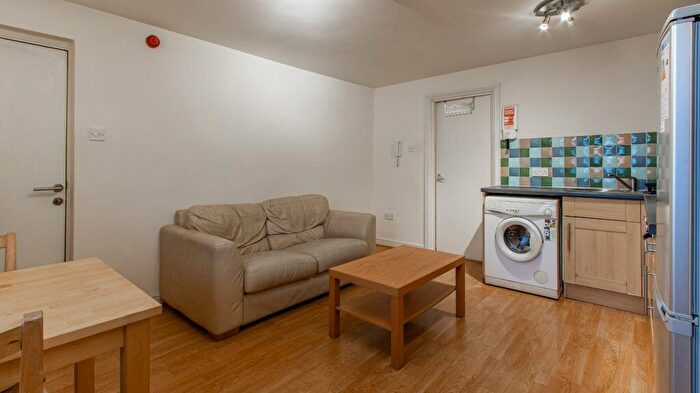 1 Bedroom Private Hall To Rent In Minister Street, Cathays, CF24