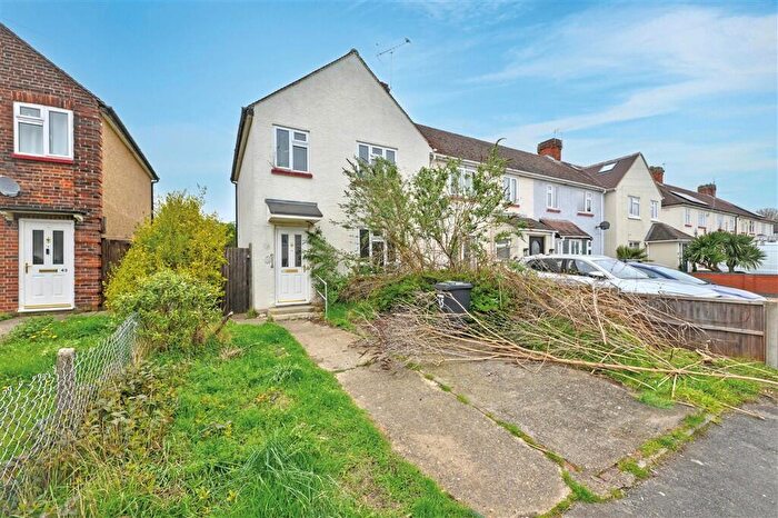 3 Bedroom End Of Terrace House For Sale In Cundalls Road, Ware, SG12