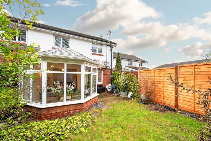 3 Bedroom Property To Rent In Eyston Drive, Weybridge, KT13