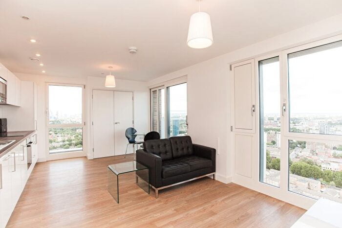 Studio To Rent In Jefferson Plaza, Bow, London, E3