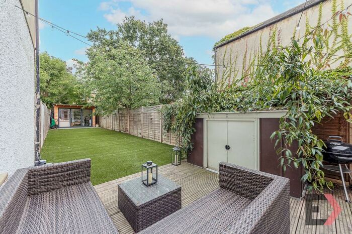 1 Bedroom Apartment To Rent In South Croxted Road, London, SE21