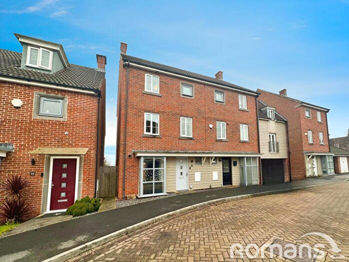 4 Bedroom End Of Terrace House For Sale In Ilsley Road, Basingstoke, Hampshire, RG24