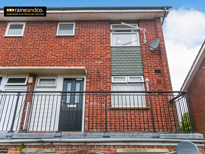 2 Bedroom Maisonette For Sale In Hillfield, Hatfield, AL10