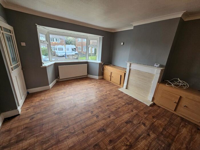 2 Bedroom Semi-Detached House To Rent In Pinner Grove, Quinton, B32