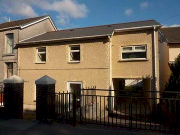 4 Bedroom Semi-Detached House To Rent In Llwydarth Road, Maesteg, CF34