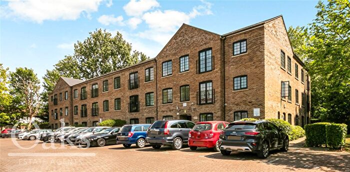 2 Bedroom Flat For Sale In Crown Mill, Mitcham, CR4