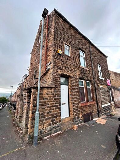 2 Bedroom Terraced House To Rent In Drewry Road, Keighley, BD21