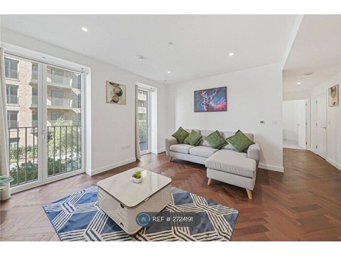 2 Bedroom Flat To Rent In Parkview Avenue With Parking, Brent Cross, NW2