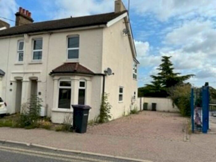 2 Bedroom Semi-Detached House To Rent In Love Lane, Rayleigh, SS6