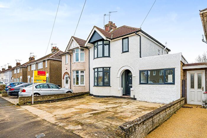 3 Bedroom Semi Detached House To Rent In Malvern Road, SN2