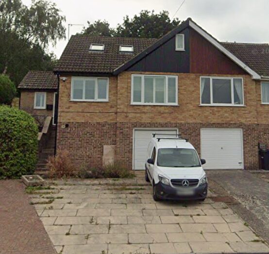 3 Bedroom Semi Detached House For Sale In Knoll Wood Park, Leeds, LS18