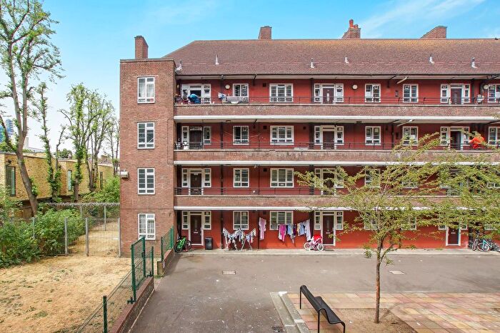 3 Bedroom Flat To Rent In Brooke Road, Carey House Brooke Road, E5