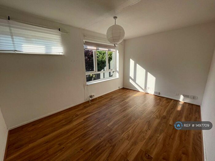 1 Bedroom Flat To Rent In Thames Court, Luton, LU3