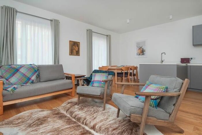 2 Bedroom Flat To Rent In Cruikshank Gardens, Edinburgh, EH12