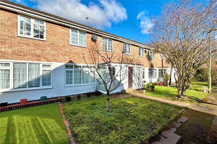 3 Bedroom Terraced House For Sale In Leafield Close, Woking, GU21