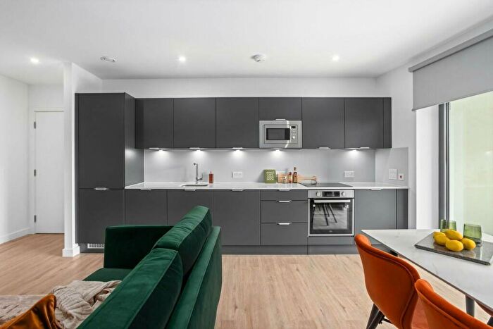 2 Bedroom Apartment To Rent In Plaistow Road, London, E13