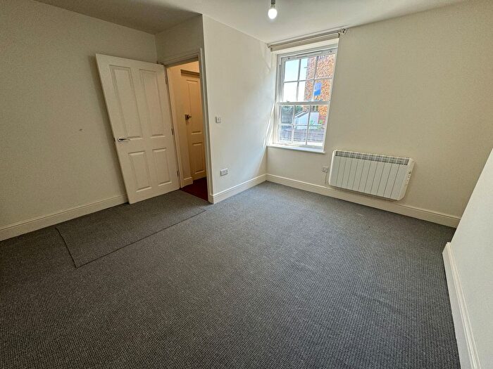 1 Bedroom Flat To Rent In Victoria Street, Taunton, TA1