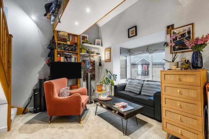 1 Bedroom Apartment To Rent In Tottenham Road, London, N1