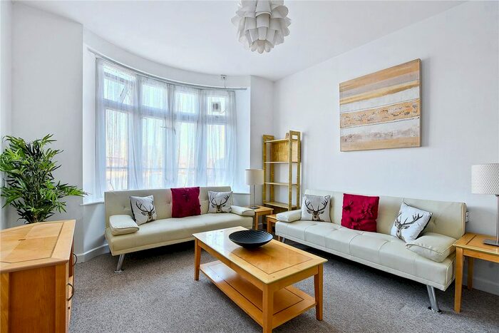 2 Bedroom Flat To Rent In Parkview Court, Fulham High Street, SW6