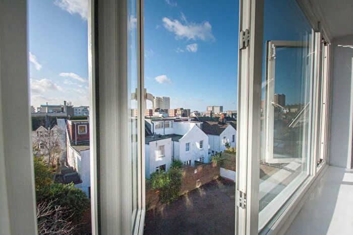 2 Bedroom Flat To Rent In South Avenue, Brighton, BN2