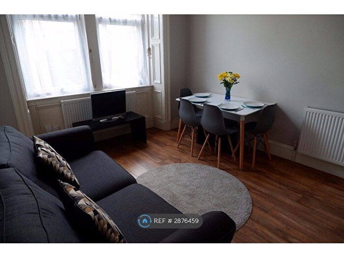 2 Bedroom Flat To Rent In Brunswick Road, Edinburgh, EH7