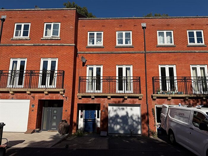 4 Bedroom Town House To Rent In Kerry Hill Way, Maidstone, ME14