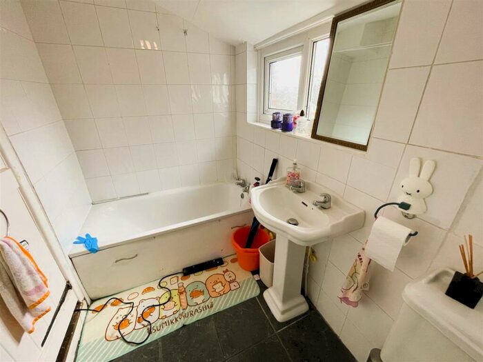 2 Bedroom Terraced House To Rent In Bridge Road, Park Gate, SO31