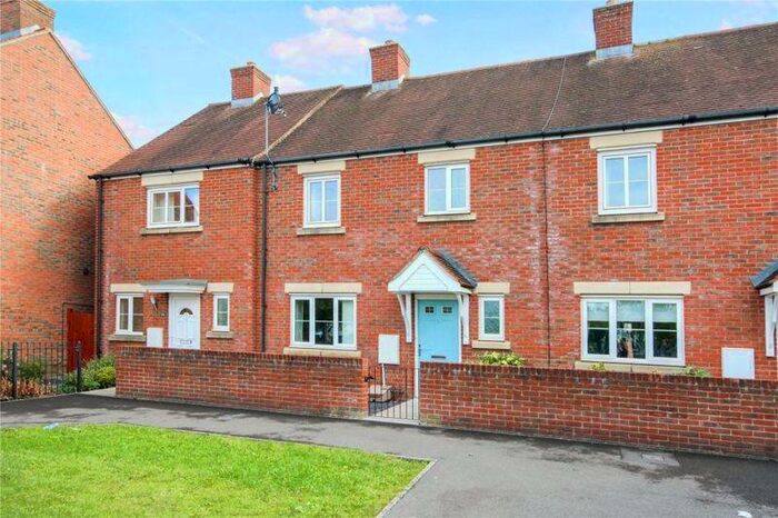 3 Bedroom Terraced House To Rent In Bed Terraced House, Redhouse Way, SN25