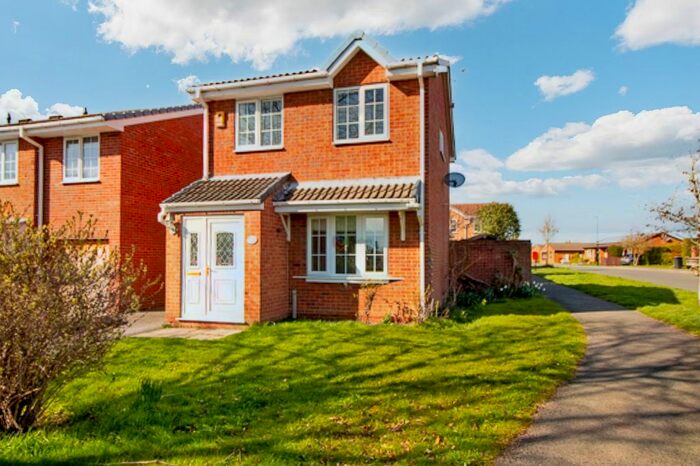 3 Bedroom Detached House To Rent In Hartland Avenue, Sothall, S20