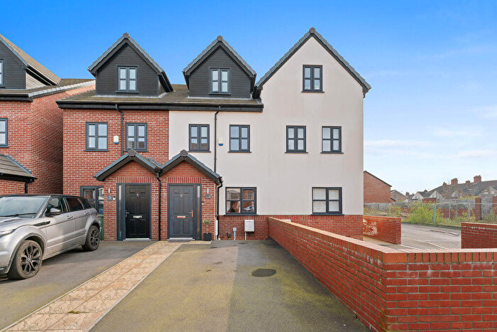 3 Bedroom Terraced House For Sale In Brianna Mews, Grimsby, DN32