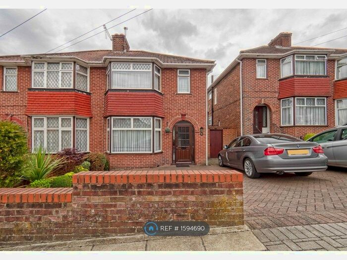 3 Bedroom Semi-Detached House To Rent In Springfield Mount, London, NW9