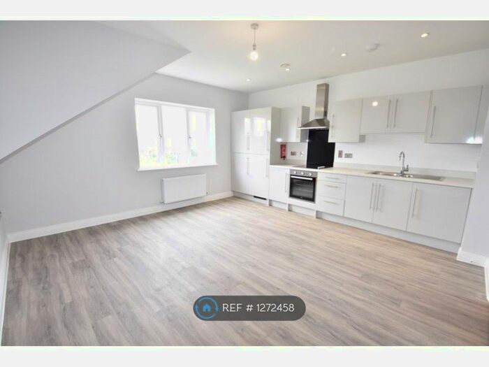 2 Bedroom Flat To Rent In Sycamore Court, Luton LU2
