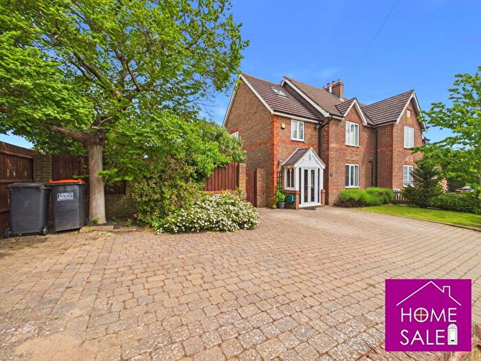 4 Bedroom Semi Detached House For Sale In Great Bramlingham Lane, Luton, LU3