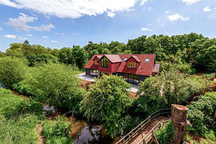 4 Bedroom Detached House To Rent In Weydon Mill Lane, Farnham, Surrey, GU9