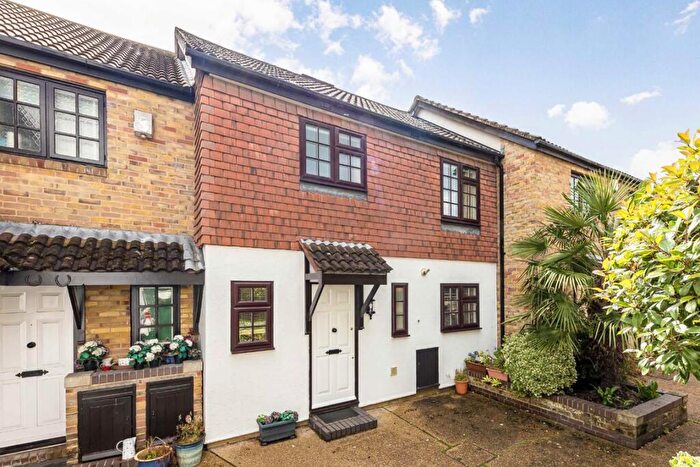 3 Bedroom Terraced House For Sale In The Farthings, Kingston Upon Thames, KT2