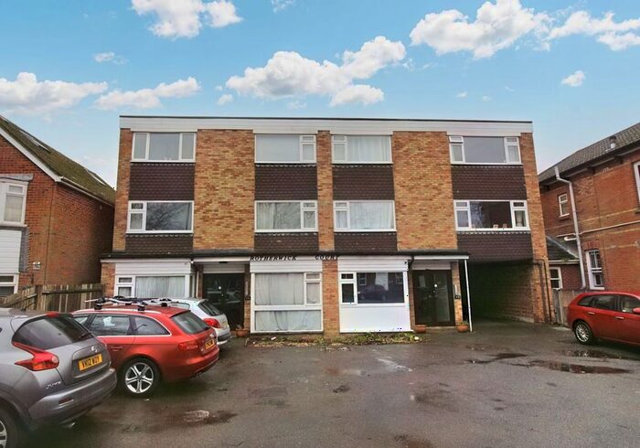1 Bedroom Flat For Sale In Flat Rotherwick Court, Alexandra Road, Farnborough, Hampshire, GU14