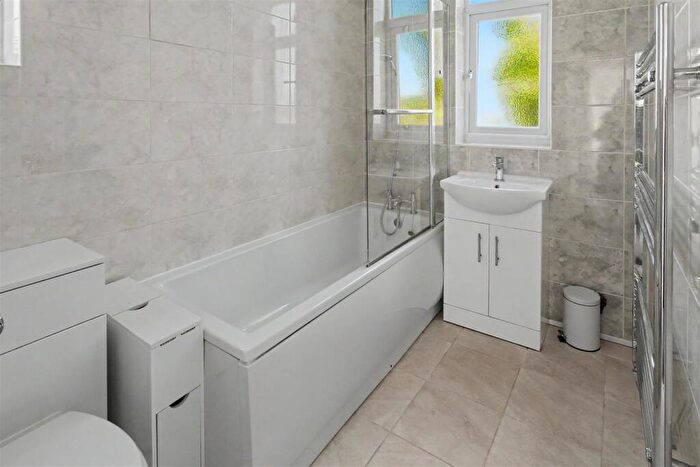 3 Bedroom Semi Detached House To Rent In Charlbury Road, Wollaton, Nottingham, NG8