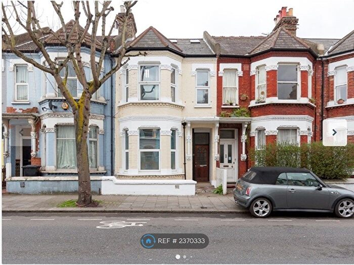 2 Bedroom Flat To Rent In Elspeth Road, London, SW11