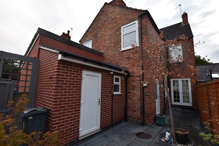 3 Bedroom End Of Terrace House For Sale In Merton Avenue, Leicester, LE3