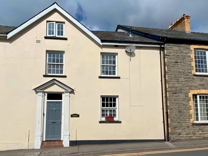 3 Bedroom Terraced House For Sale In New Road, Crickhowell, NP8