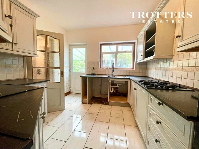 4 Bedroom Property To Rent In Stradbroke Grove, Ilford, IG5