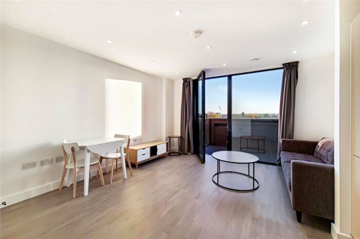 1 Bedroom Apartment To Rent In Burgess Springs, Chelmsford, CM1