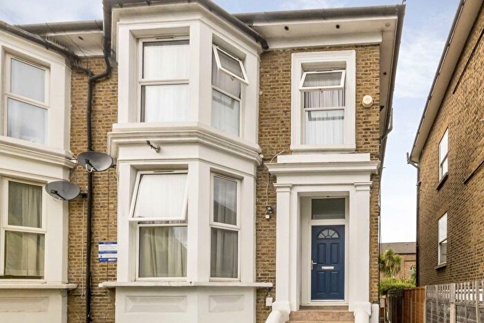 2 Bedroom Flat To Rent In Mattock Lane, Ealing, W13
