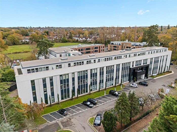 2 Bedroom Flat For Sale In Littleworth Road, Esher, Surrey, KT10