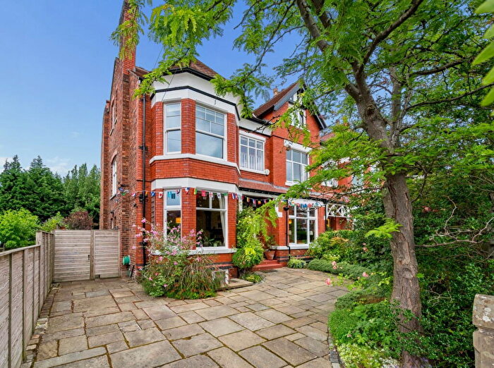 7 Bedroom Semi-Detached House For Sale In Rathen Road, Didsbury, M20